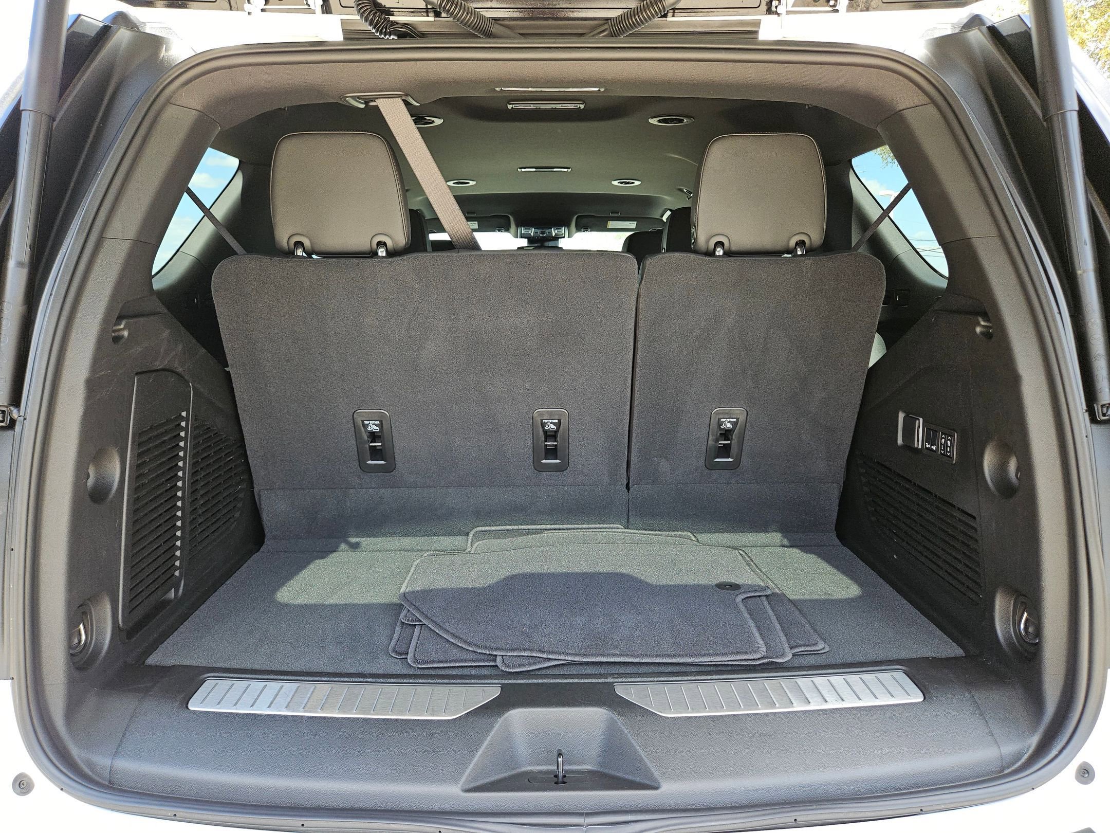 Certified 2024 Chevrolet Tahoe Z71 w/ Luxury Package image 24