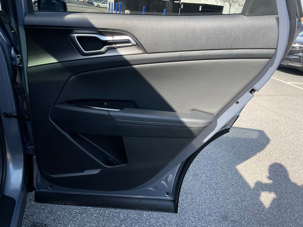 Used 2025 Kia Sportage EX w/ Premium Package image 35