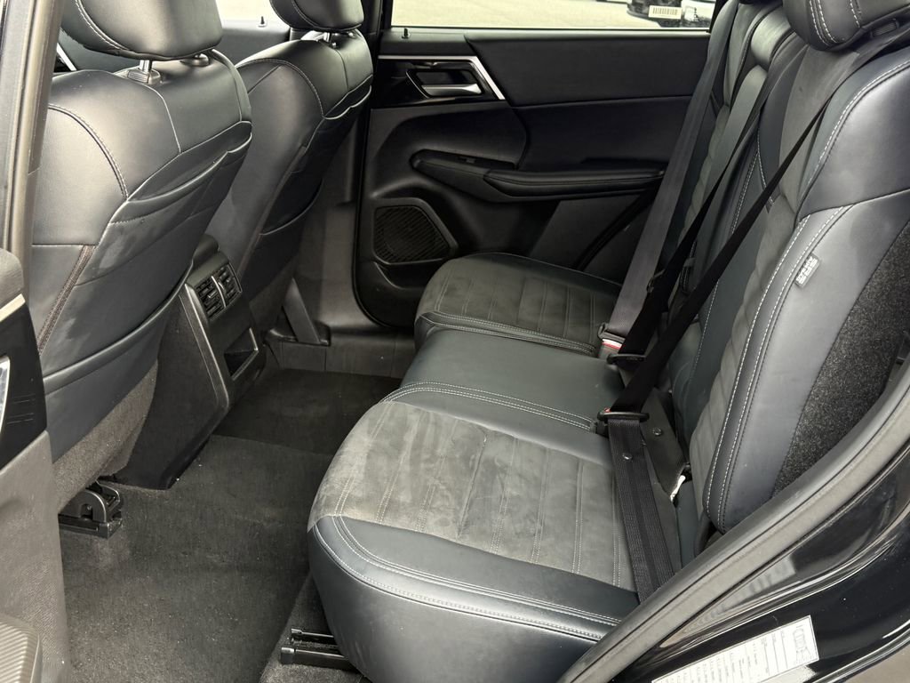 Used 2024 Mitsubishi Outlander SE image 15