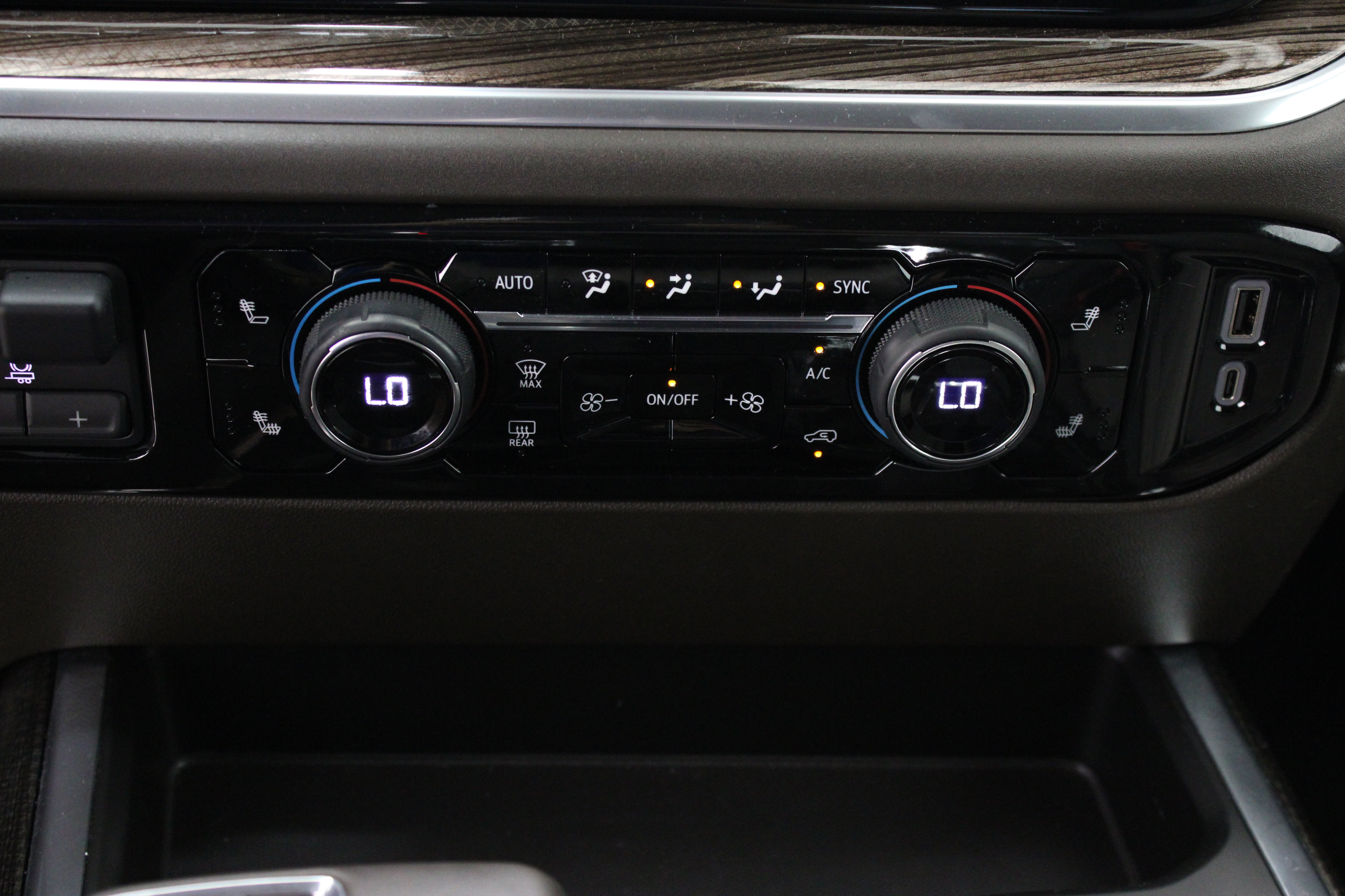 Used 2025 Chevrolet Silverado 1500 RST AWD/4WD image 23