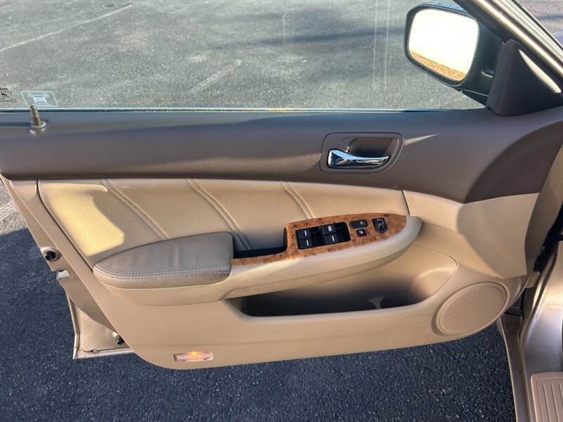 Used 2005 Honda Accord EX image 10
