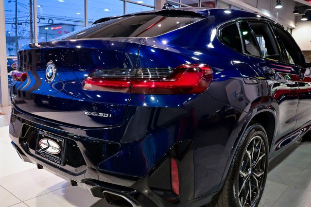 Used 2022 BMW X4 xDrive30i w/ M Sport Package image 13