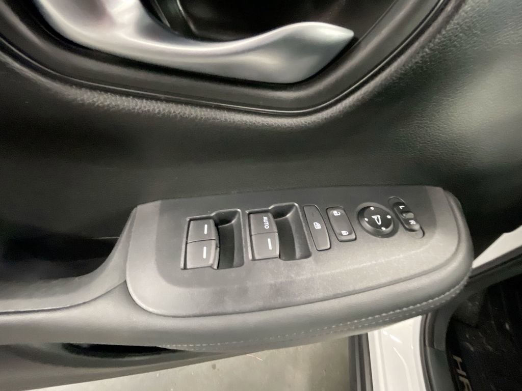 Used 2025 Honda HR-V LX image 21