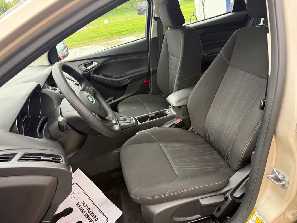 Certified 2017 Ford Focus SE FWD image 18
