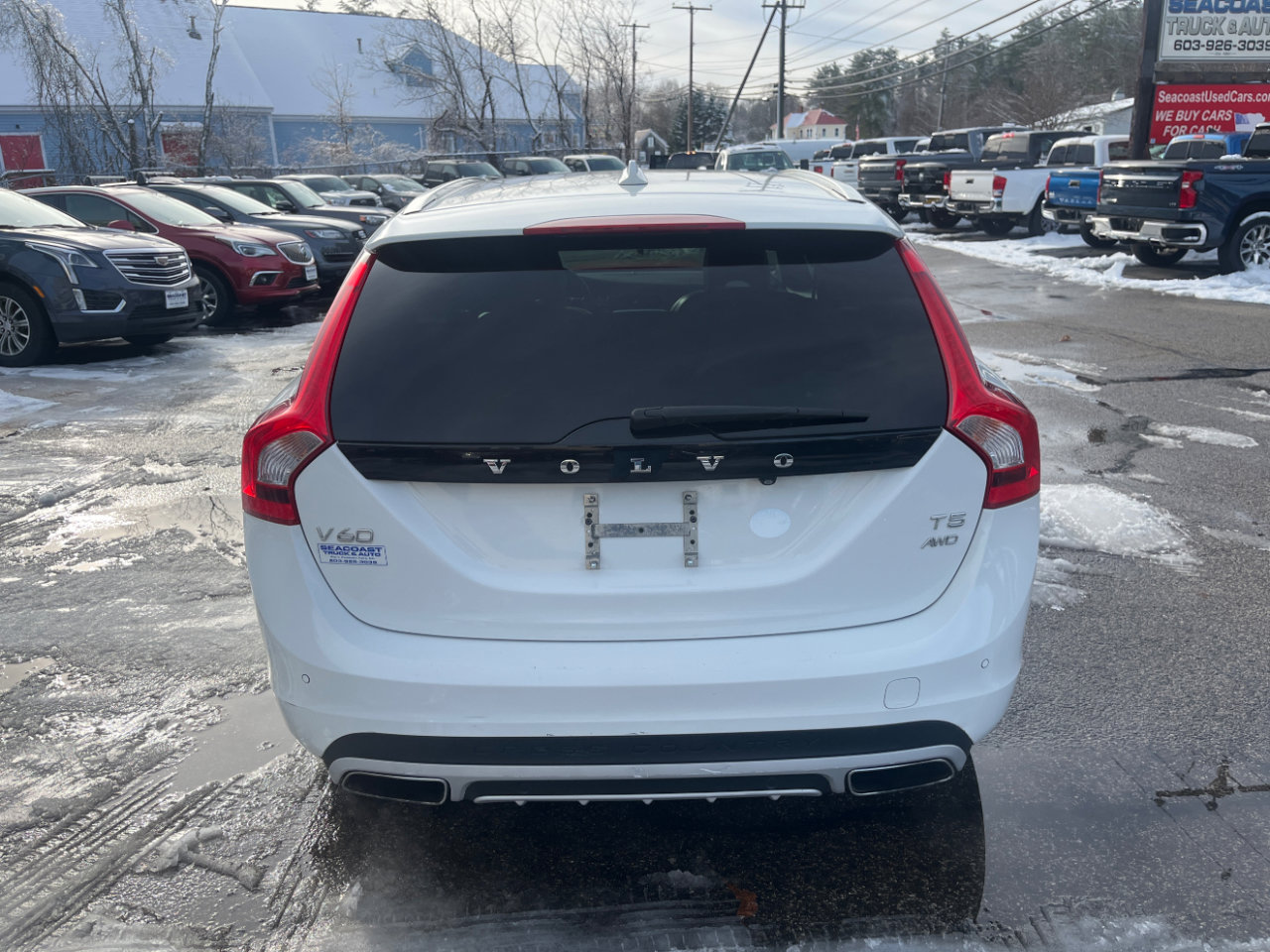 Used 2017 Volvo V60 T5 Cross Country w/ Convenience Package image 4