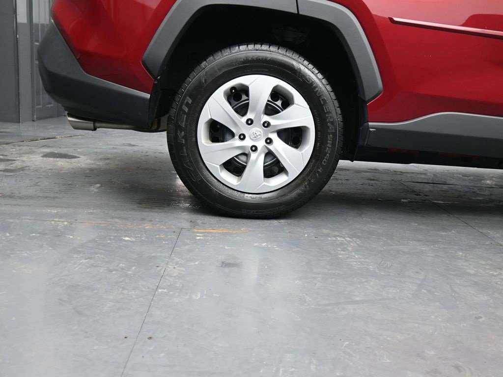 Used 2019 Toyota RAV4 LE w/ Carpet Mat Package image 10