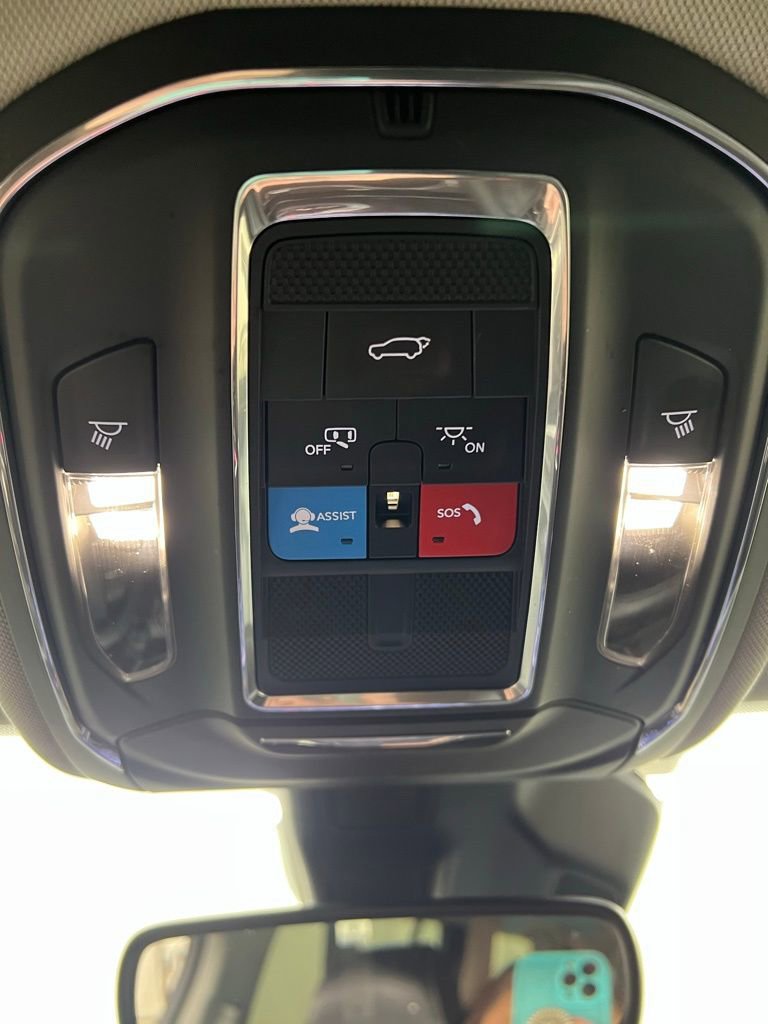 Used 2023 Jeep Grand Cherokee L Limited image 23