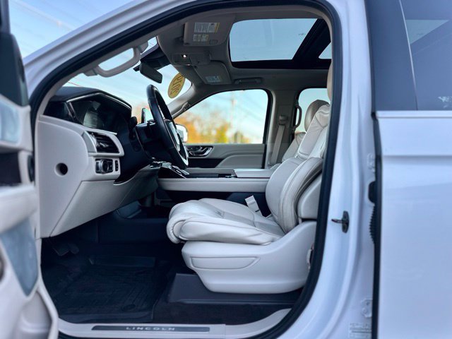 Used 2019 Lincoln Navigator L Reserve AWD/4WD image 11