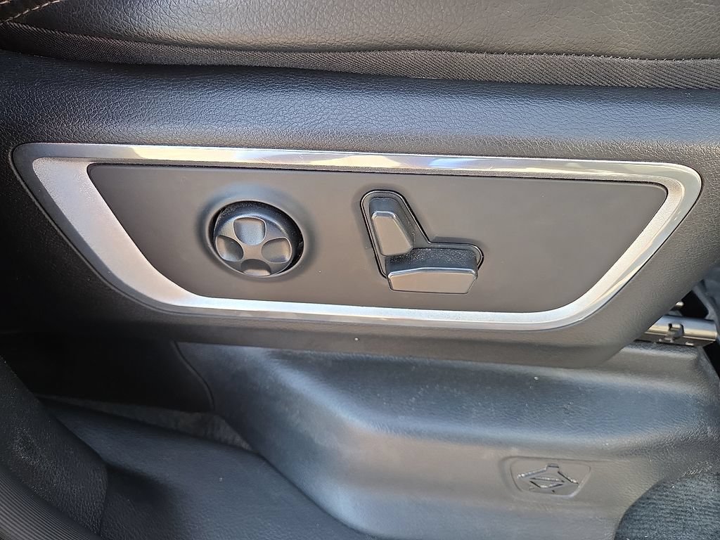 Used 2021 RAM 1500 Laramie RWD image 15