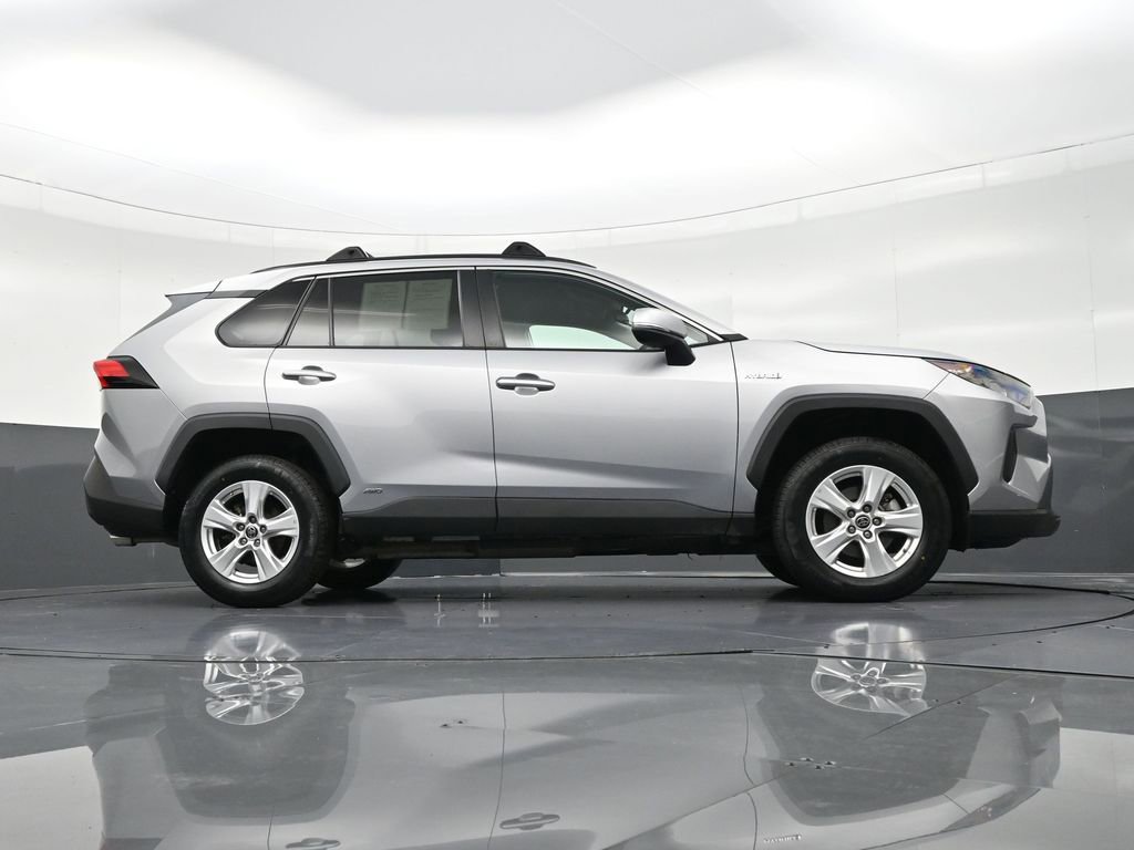 Used 2021 Toyota RAV4 LE image 29