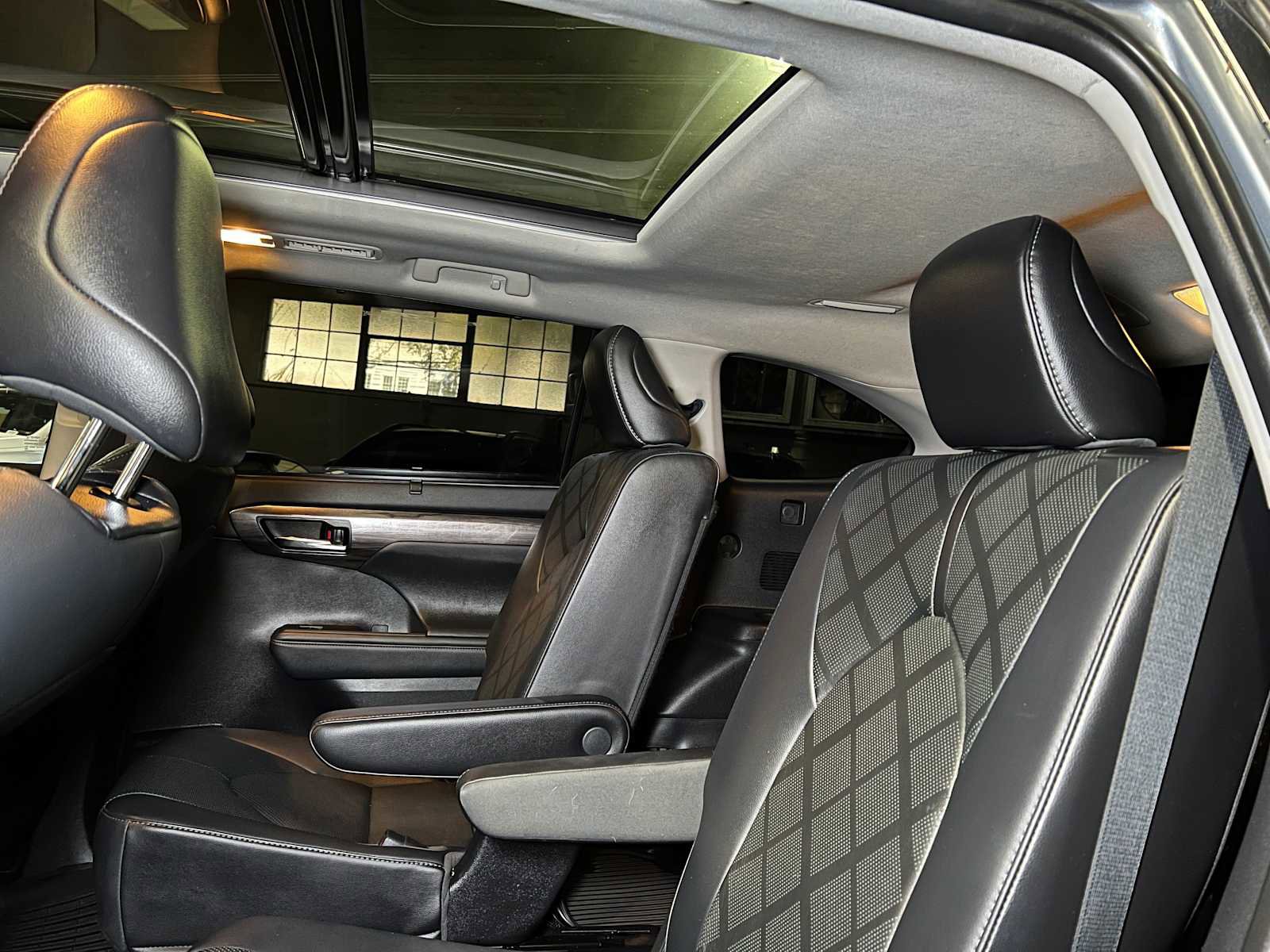 Used 2021 Toyota Highlander Platinum image 19