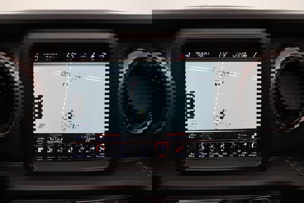 Used 2023 Jeep Wrangler Unlimited w/ Sun & Screen Package image 23