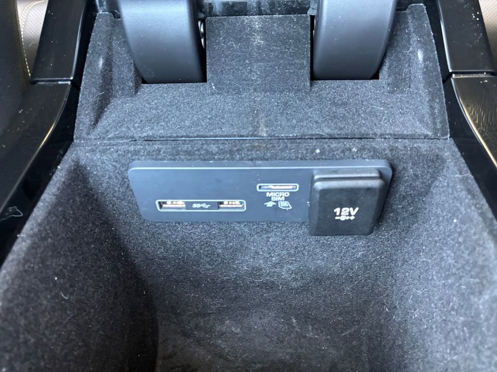 Used 2020 Land Rover Range Rover Velar S image 6