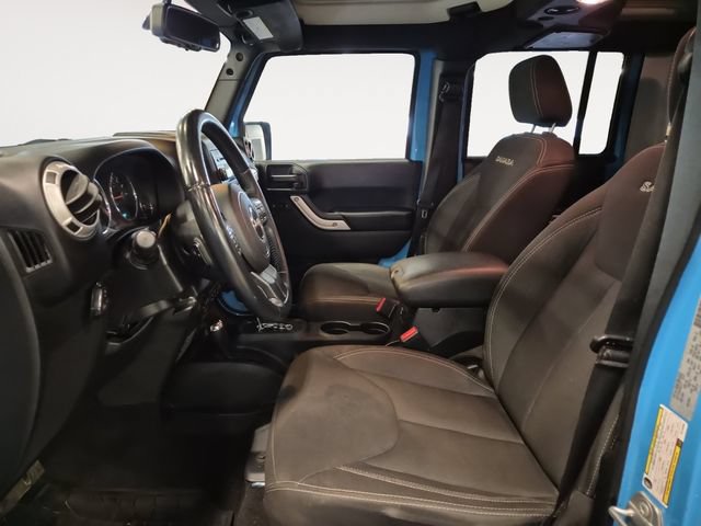 Used 2017 Jeep Wrangler Unlimited Sahara w/ Connectivity Group AWD/4WD image 11