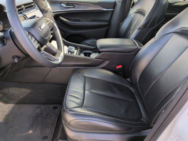 Certified 2024 Jeep Grand Cherokee L Limited w/ Luxury Tech Group II image 12