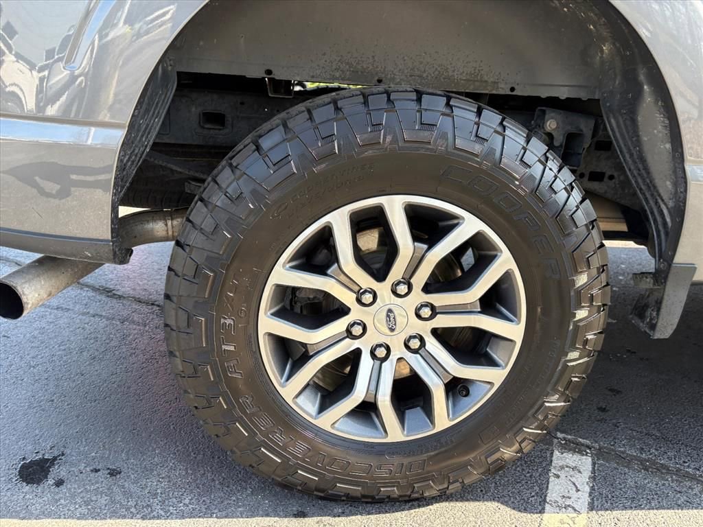 Used 2022 Ford F150 Lariat w/ Trailer Tow Package image 26