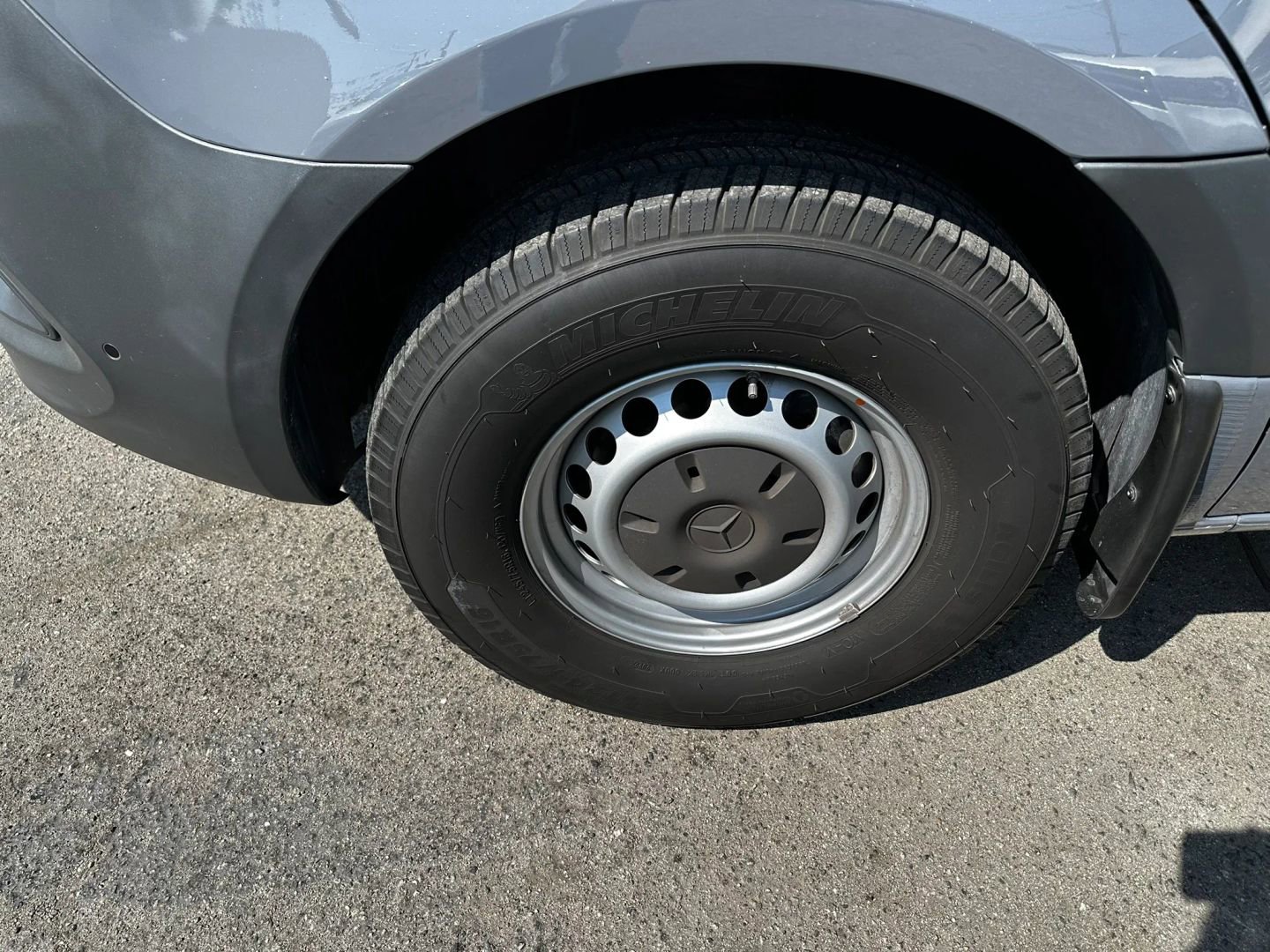 Used 2022 Mercedes-Benz Sprinter 2500 image 28