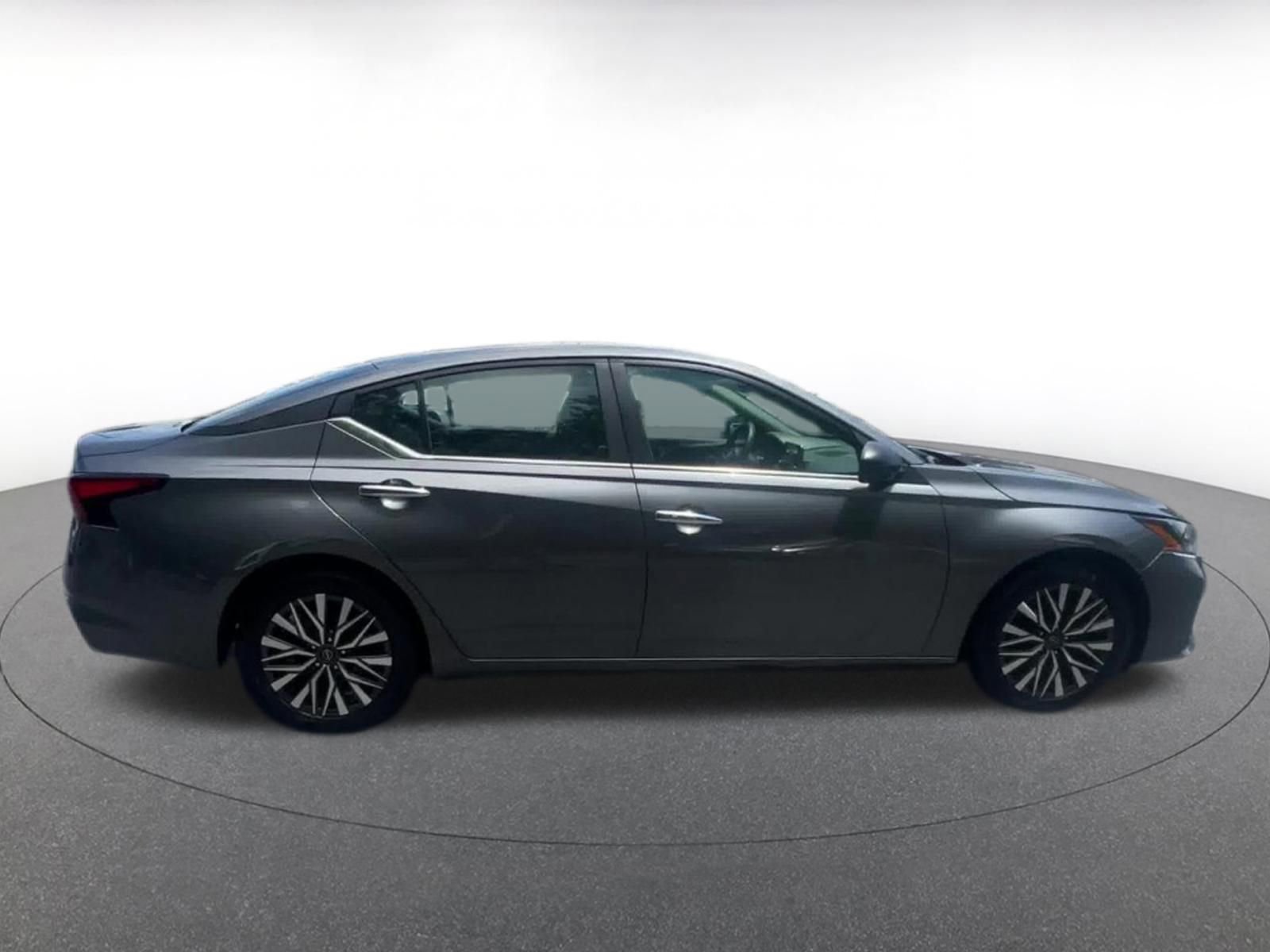 Used 2025 Nissan Altima 2.5 SV FWD image 16
