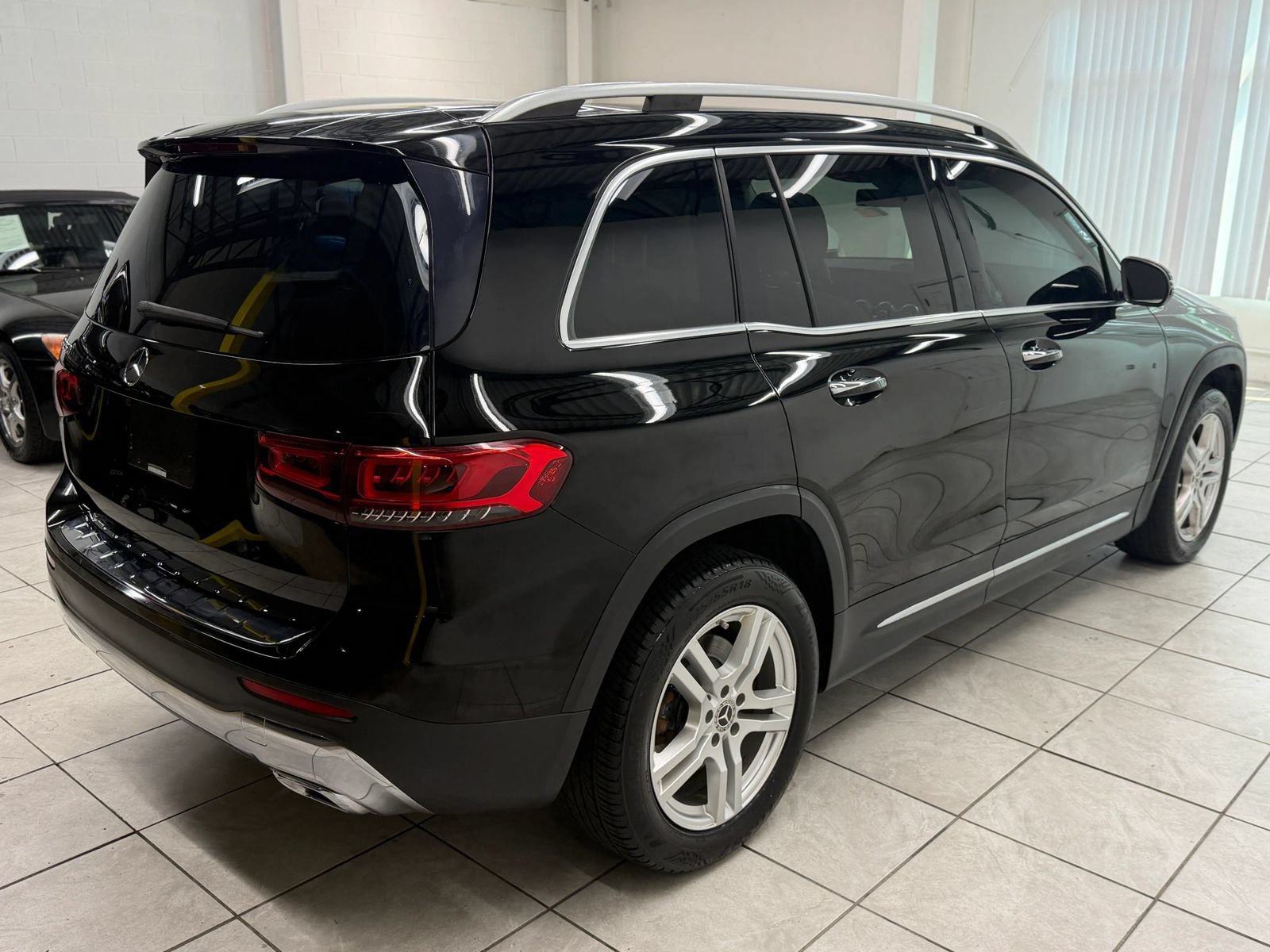 Used 2020 Mercedes-Benz GLB 250 w/ Premium Package image 9