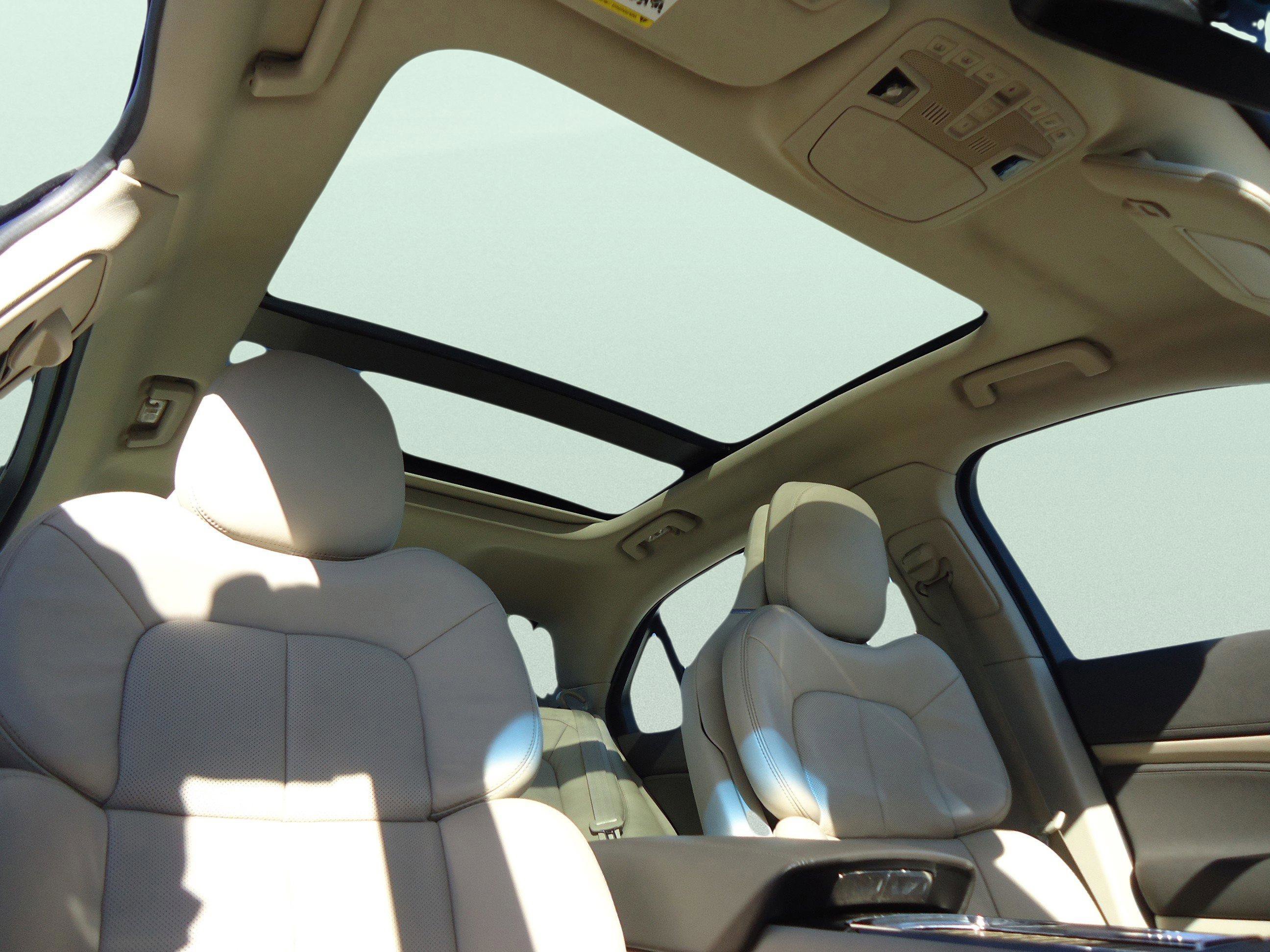 Used 2020 Lincoln Continental Reserve w/ Luxury Package image 32