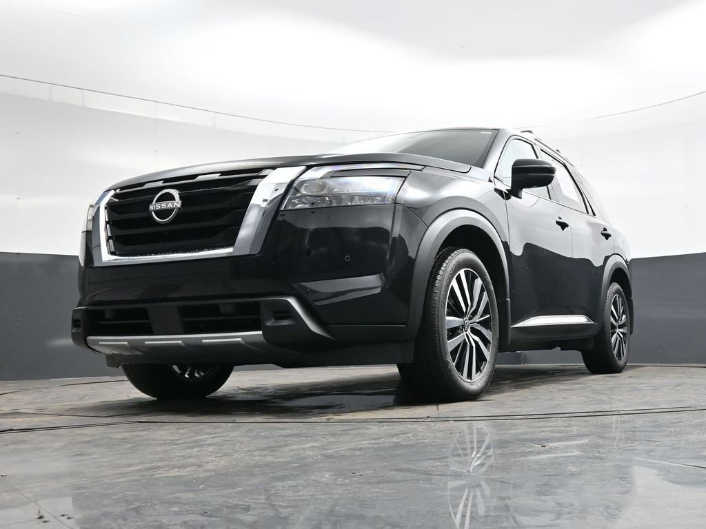 Used 2025 Nissan Pathfinder Platinum image 41