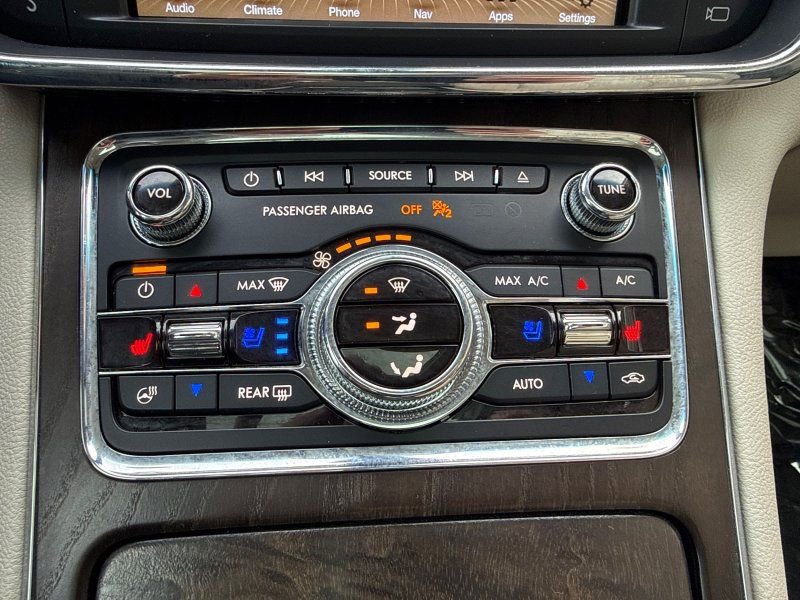 Used 2018 Lincoln Continental Select image 30