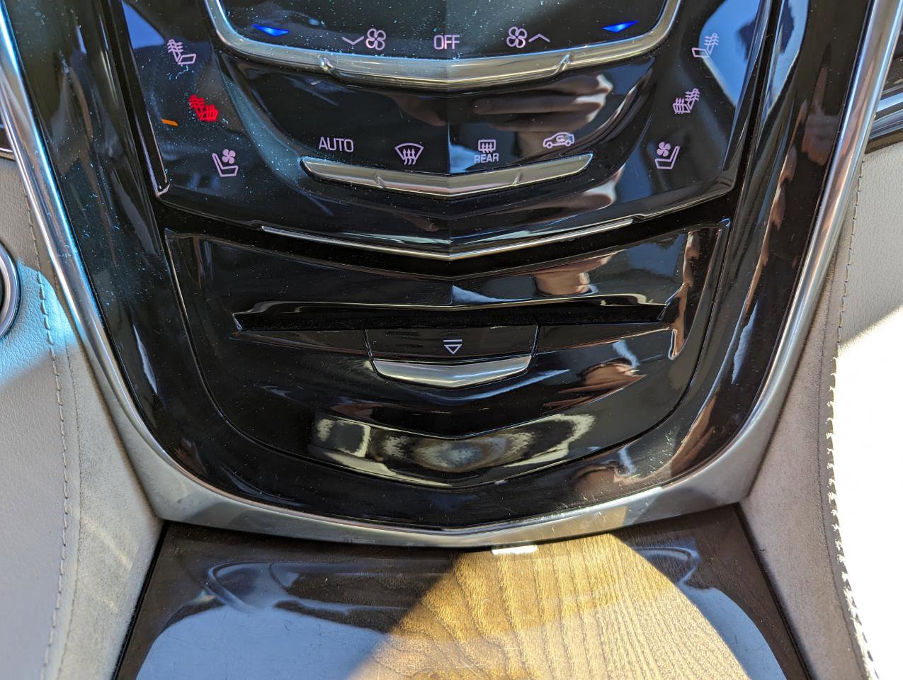 Used 2019 Cadillac Escalade Luxury w/ LPO, Radiant Package image 23