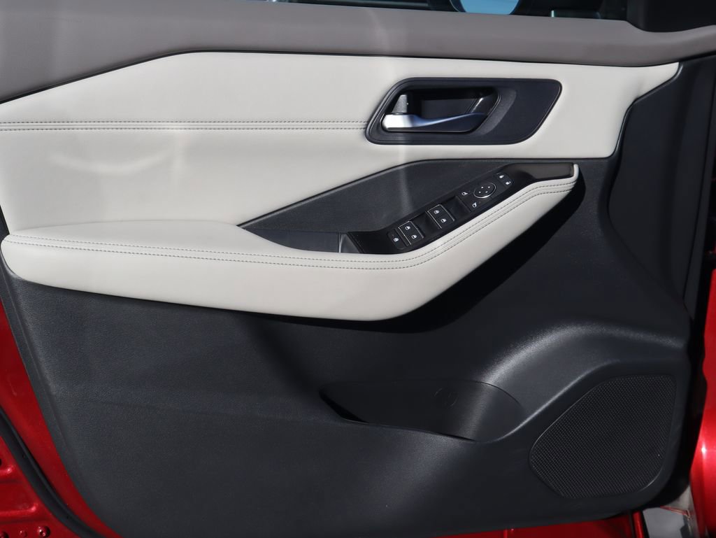 Used 2025 Nissan Rogue SL image 15