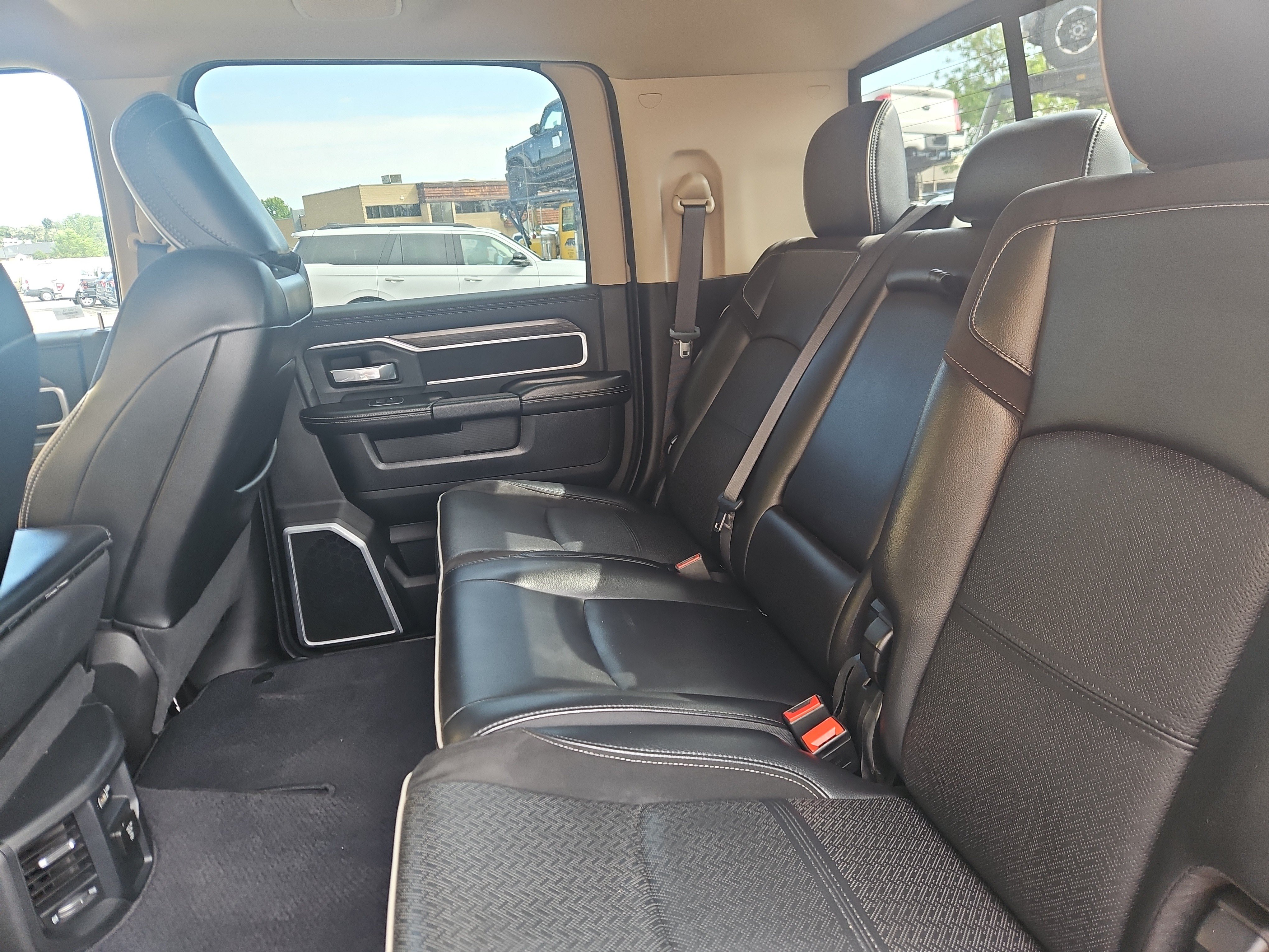 Used 2020 RAM 2500 Laramie w/ Body Color Bumper Group AWD/4WD image 4