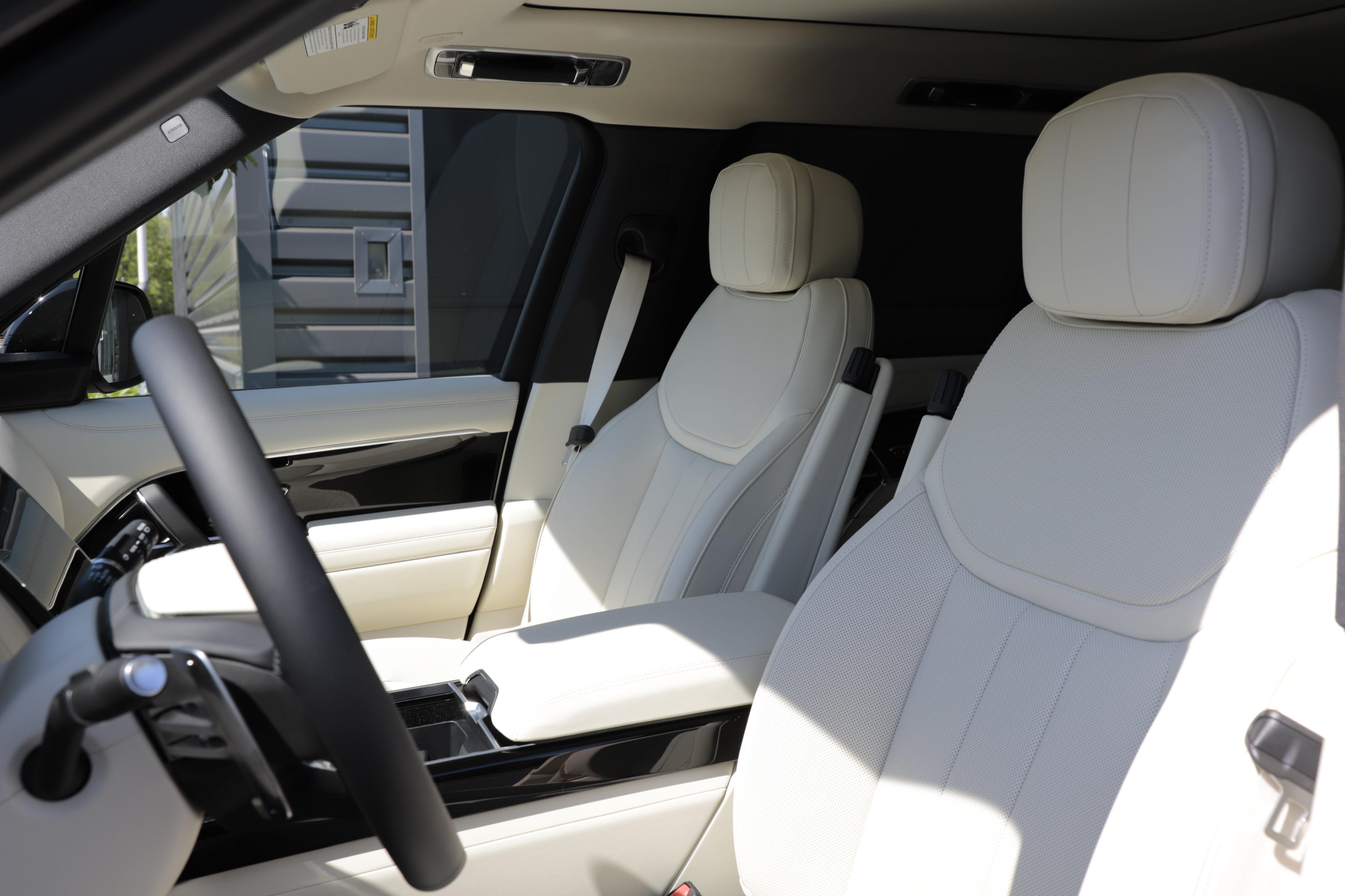 New 2026 Land Rover Range Rover Long Wheelbase SE AWD/4WD image 19