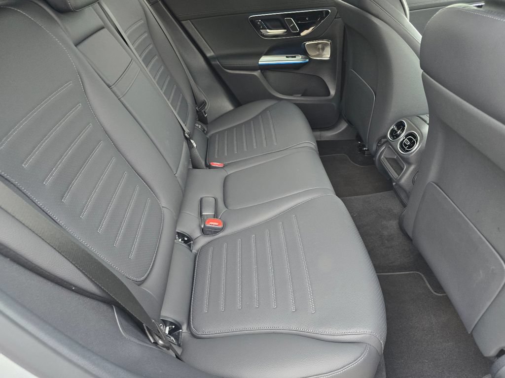 Used 2026 Mercedes-Benz GLC 300 4MATIC image 25
