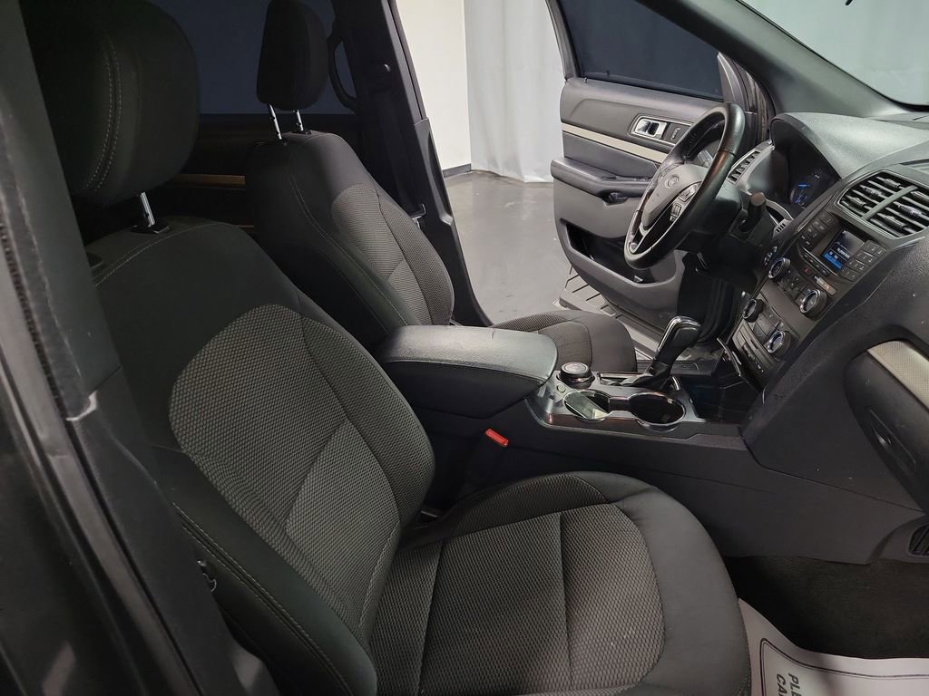 Used 2018 Ford Explorer XLT image 24