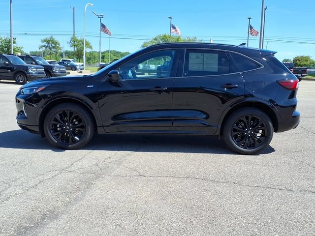 Certified 2023 Ford Escape ST-Line Elite AWD/4WD image 3
