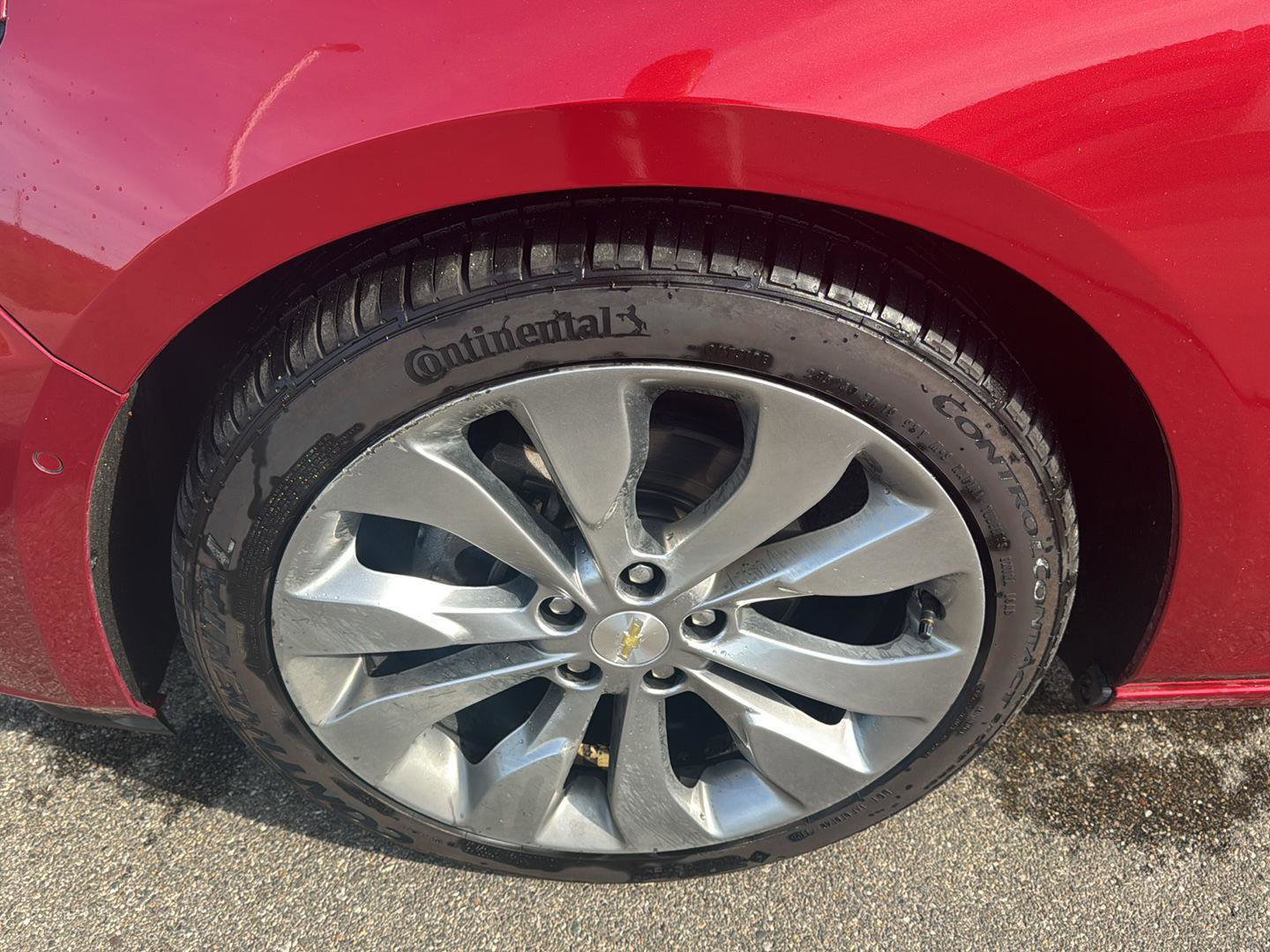 Used 2016 Chevrolet Malibu Premier w/ Driver Confidence Package II FWD image 9