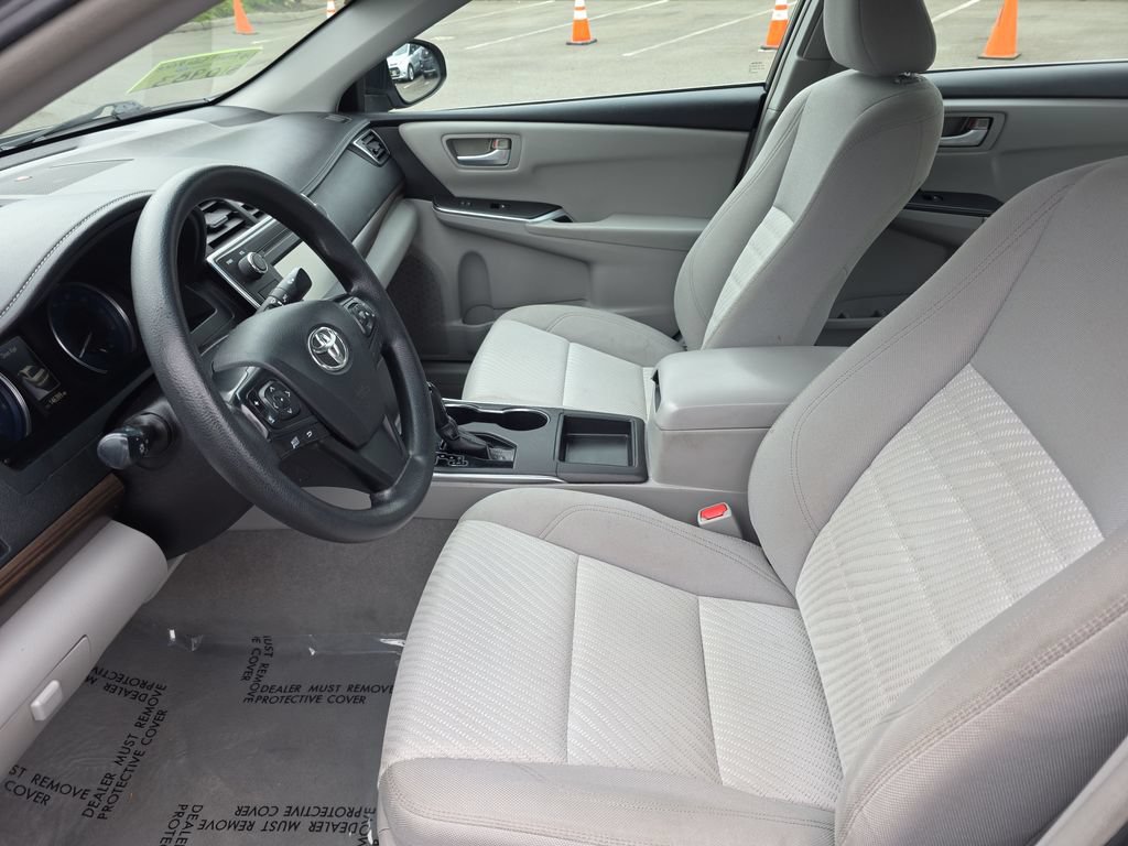 Used 2016 Toyota Camry LE FWD image 4