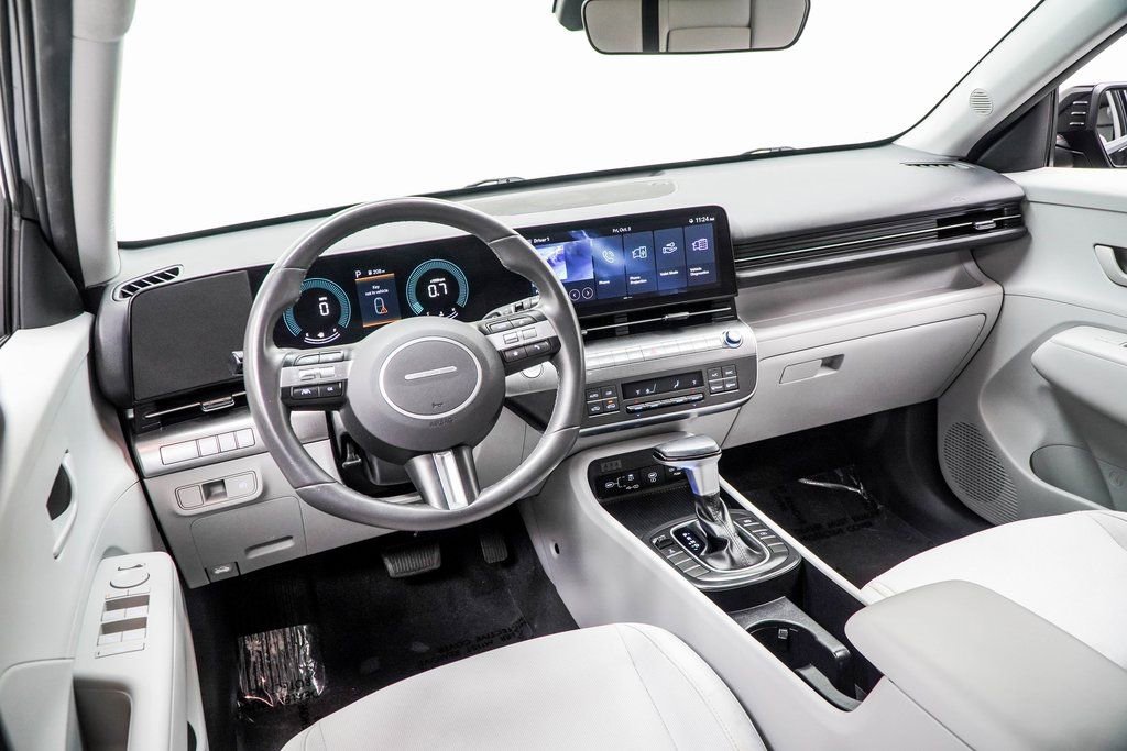 Used 2025 Hyundai Kona SEL image 5