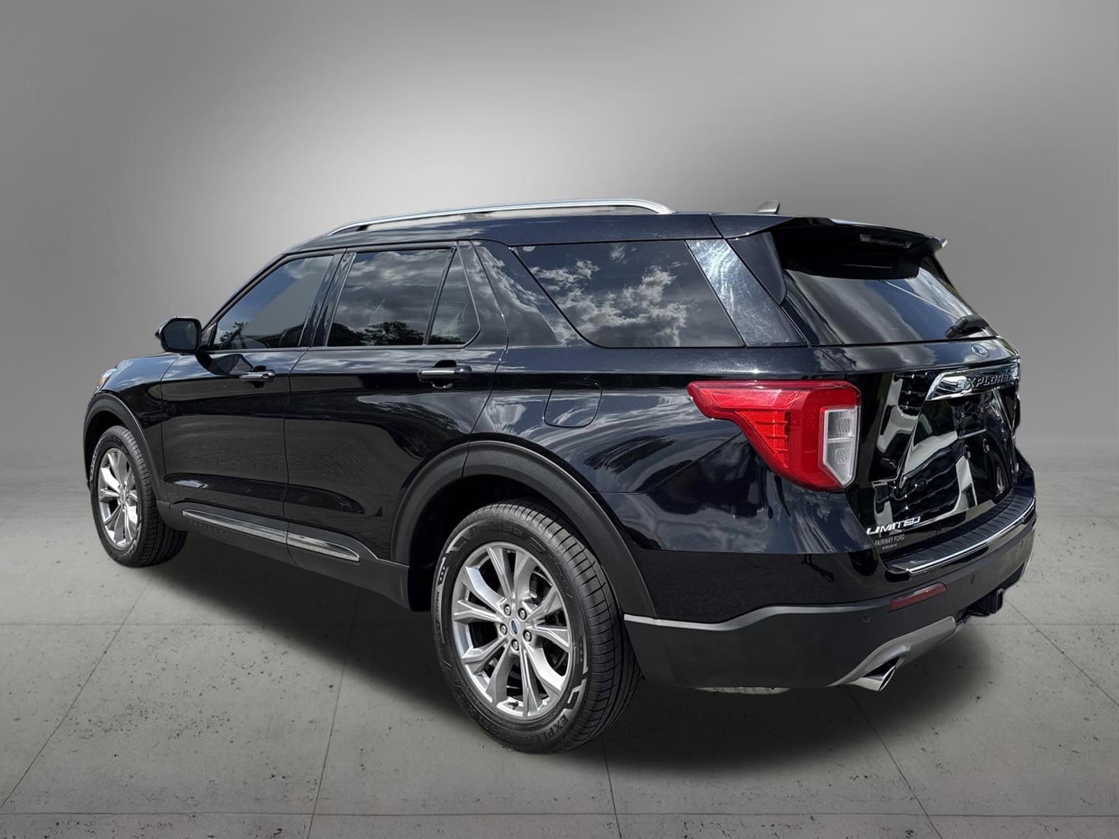 Certified 2023 Ford Explorer Limited w/ Limited Technology Package AWD/4WD image 3