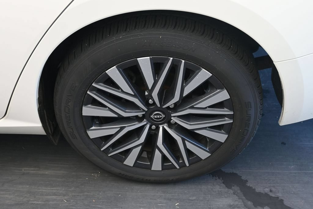 Used 2025 Nissan Altima 2.5 SV FWD image 12