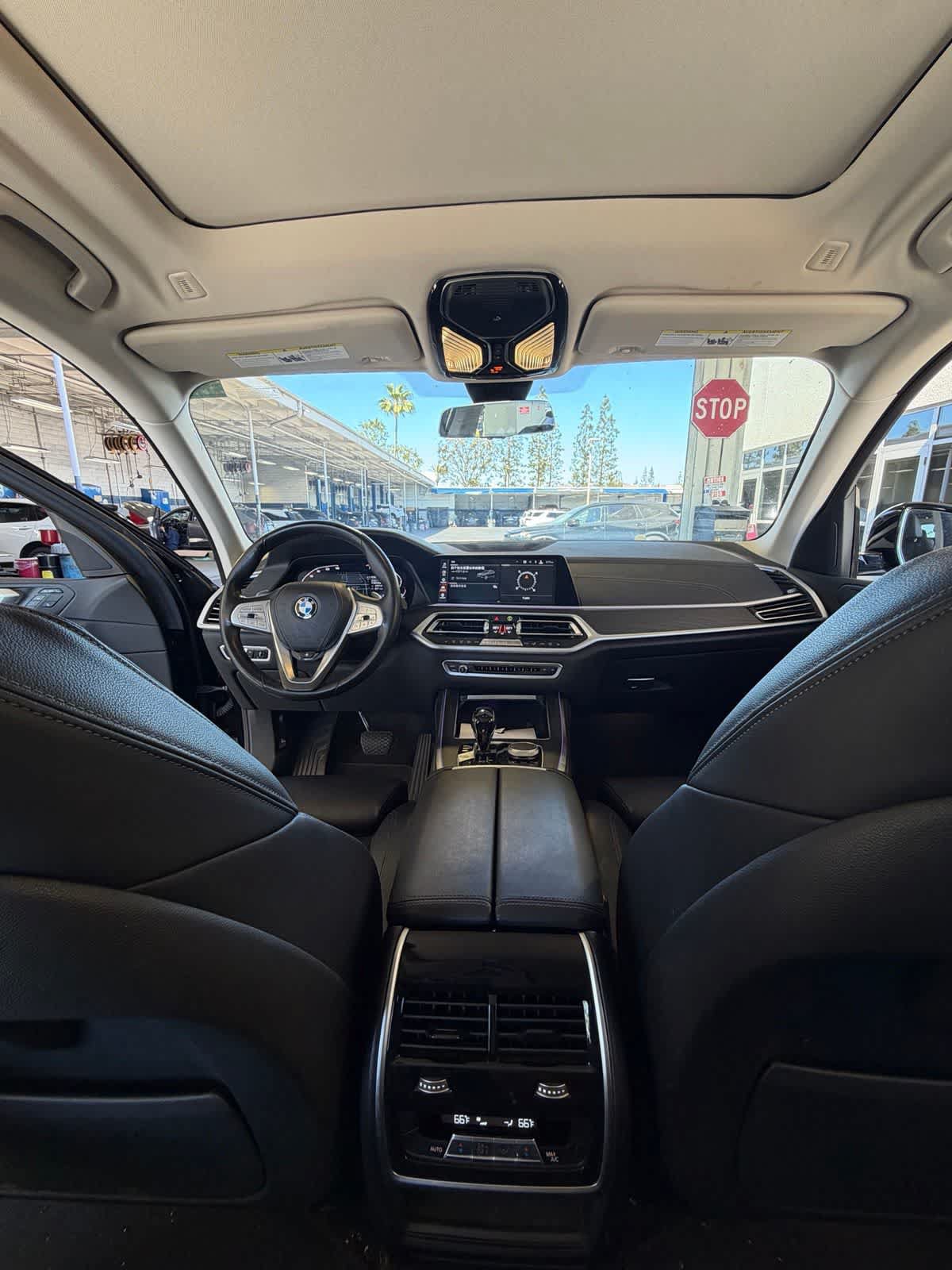 Used 2022 BMW X7 xDrive40i w/ Parking Assistance Package AWD/4WD image 15