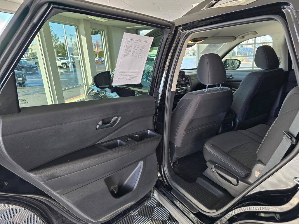 Used 2025 Nissan Pathfinder SV image 35