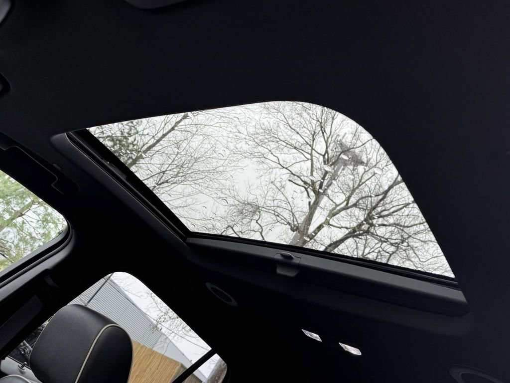 Used 2023 Chevrolet Traverse Premier w/ Redline Edition image 15