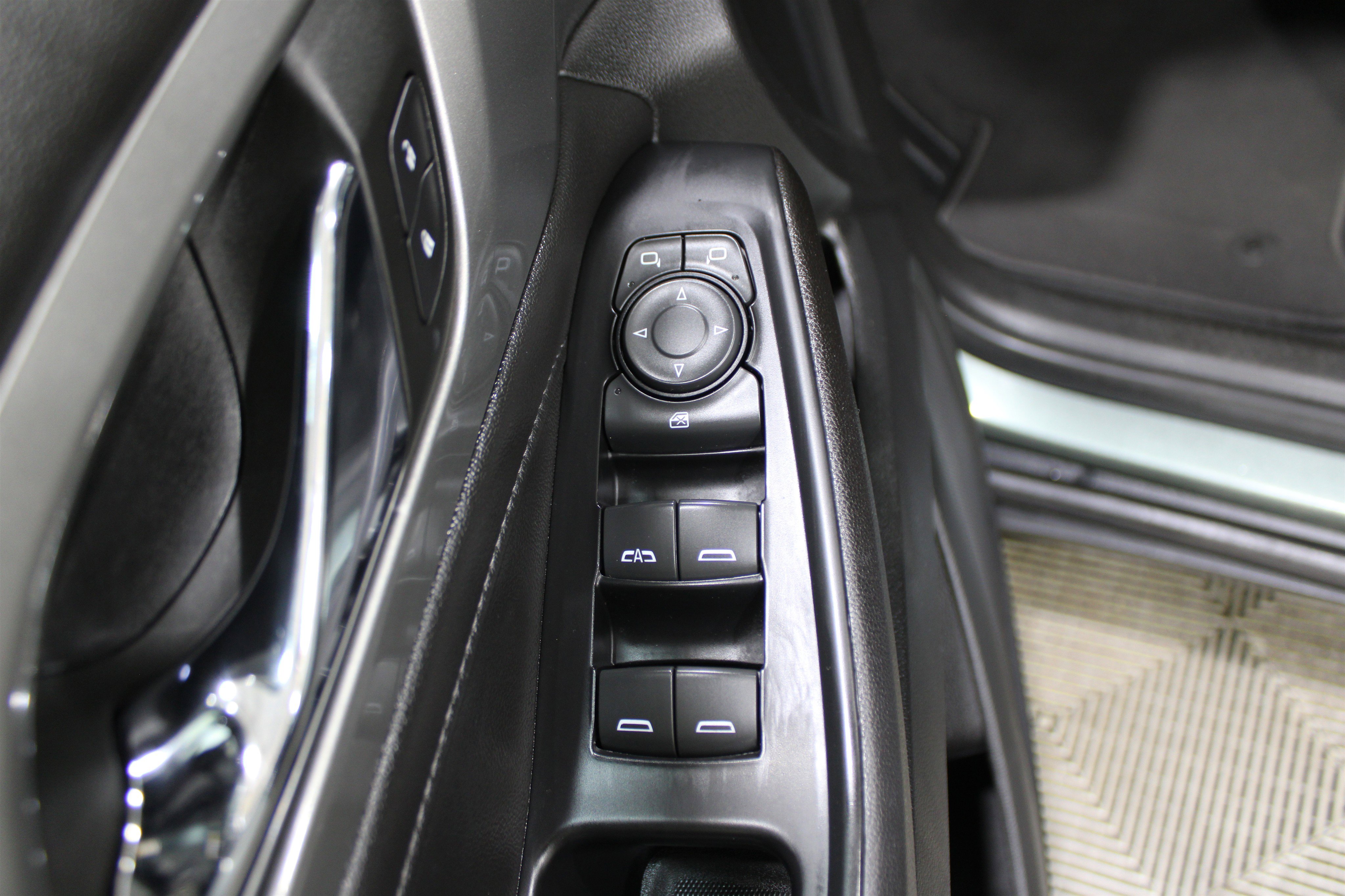 Used 2023 Chevrolet Traverse LT image 7