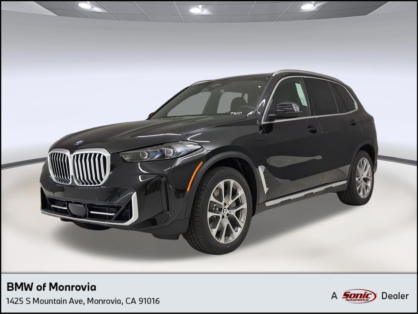 New 2026 BMW X5 xDrive50e w/ Parking Assistance Package AWD/4WD image 1