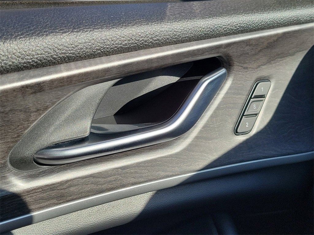 Used 2021 Jeep Grand Cherokee L Limited image 16