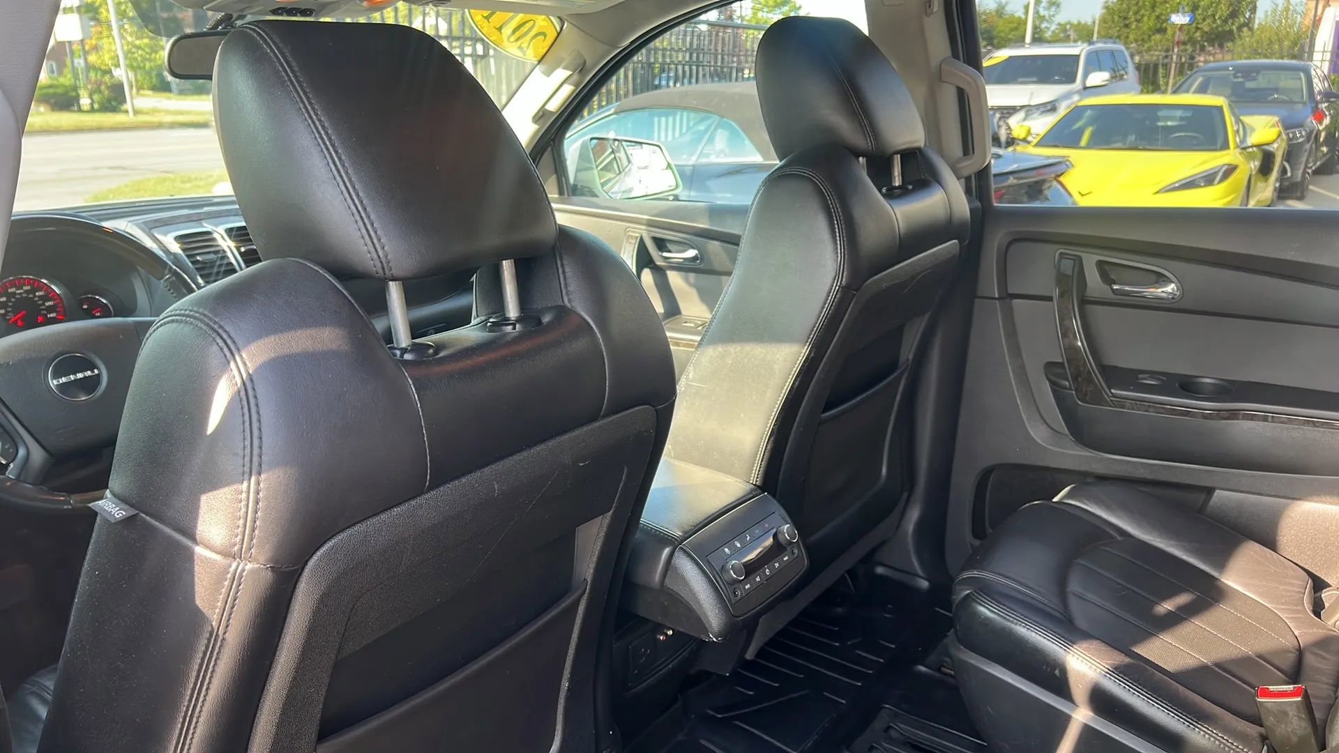 Used 2011 GMC Acadia Denali image 14