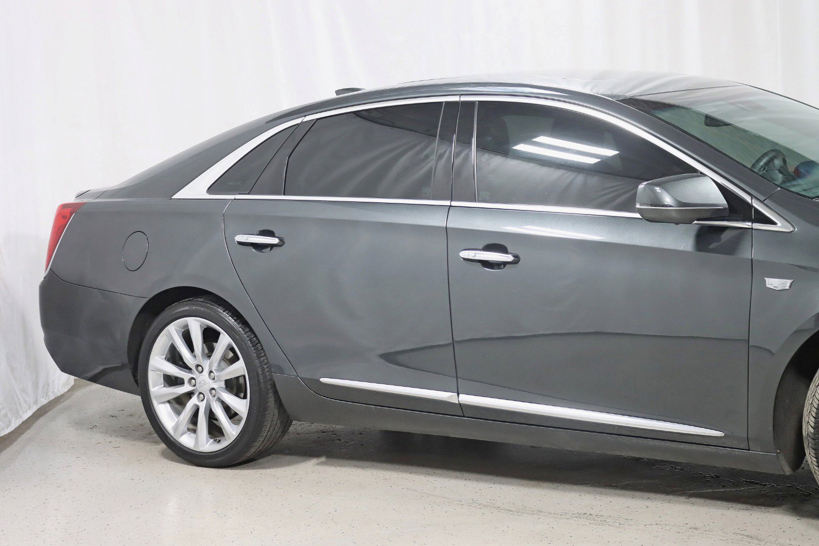 Used 2018 Cadillac XTS Vsport Platinum image 3