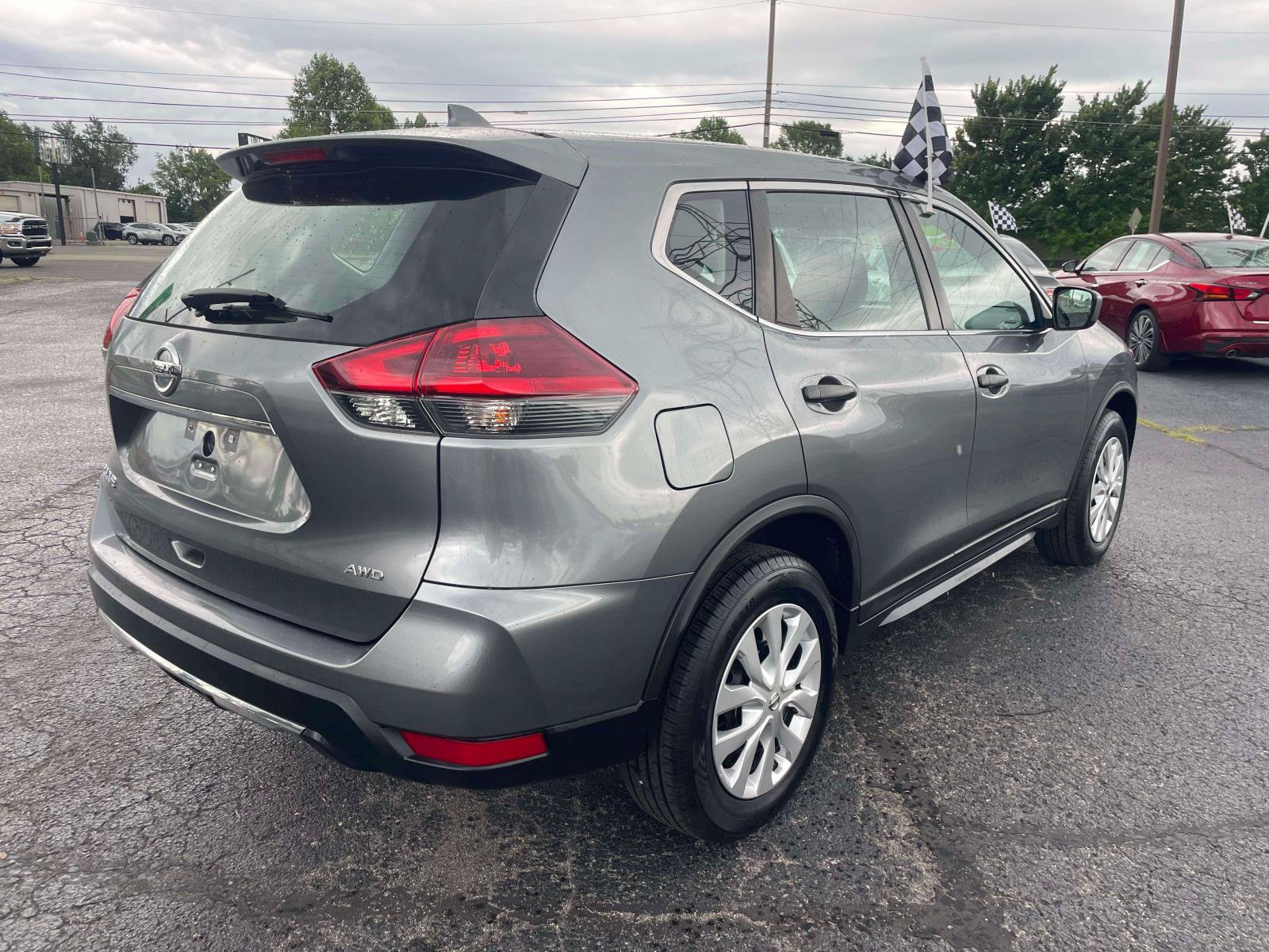 Used 2018 Nissan Rogue S AWD/4WD image 4