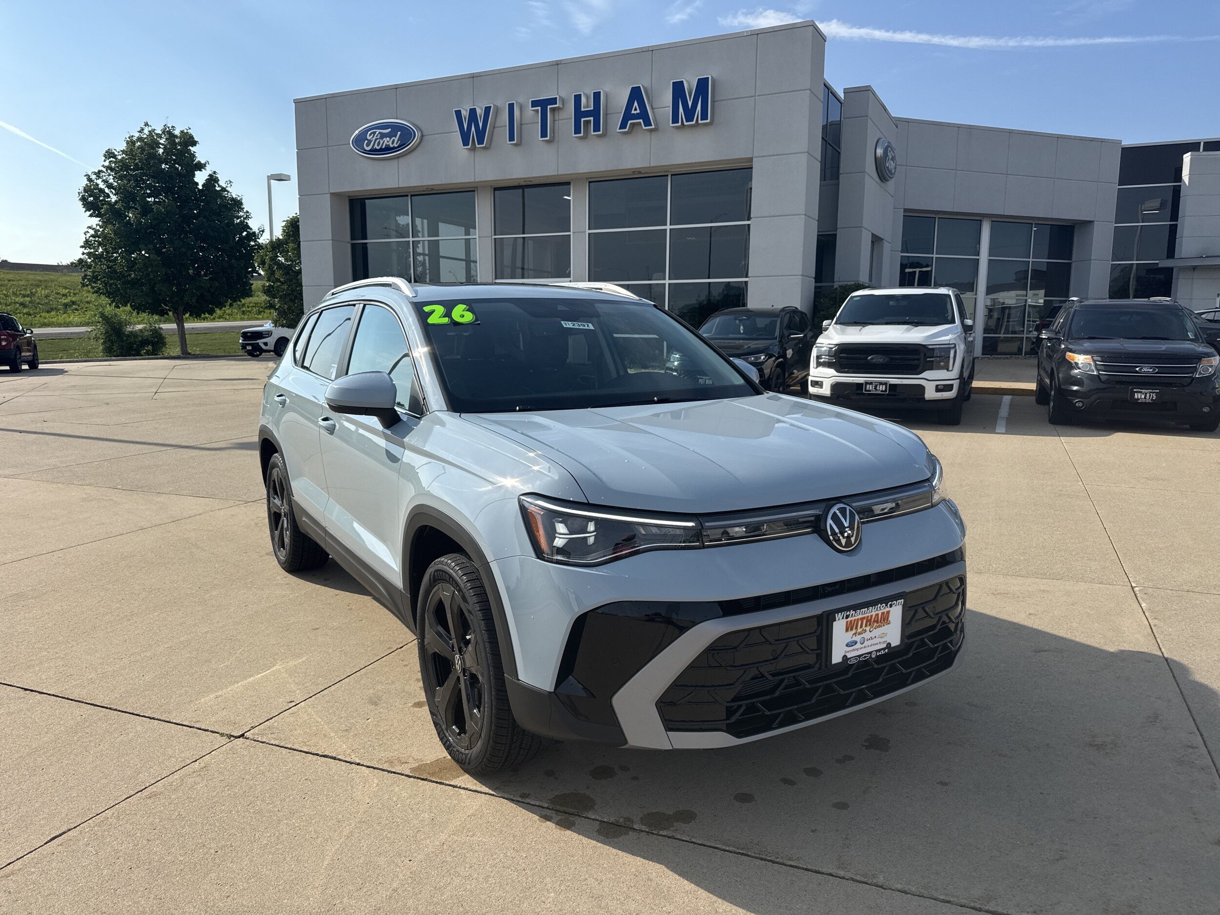 New 2026 Volkswagen Taos SEL AWD/4WD image 2