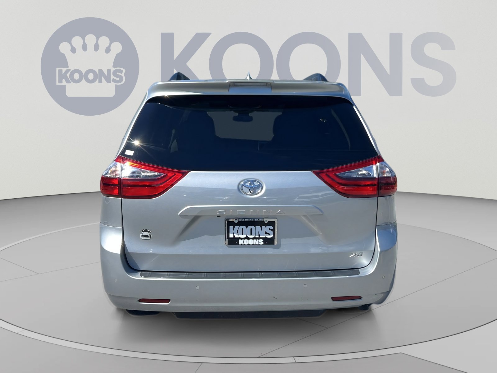 Used 2020 Toyota Sienna XLE w/ XLE Navigation Package FWD image 5