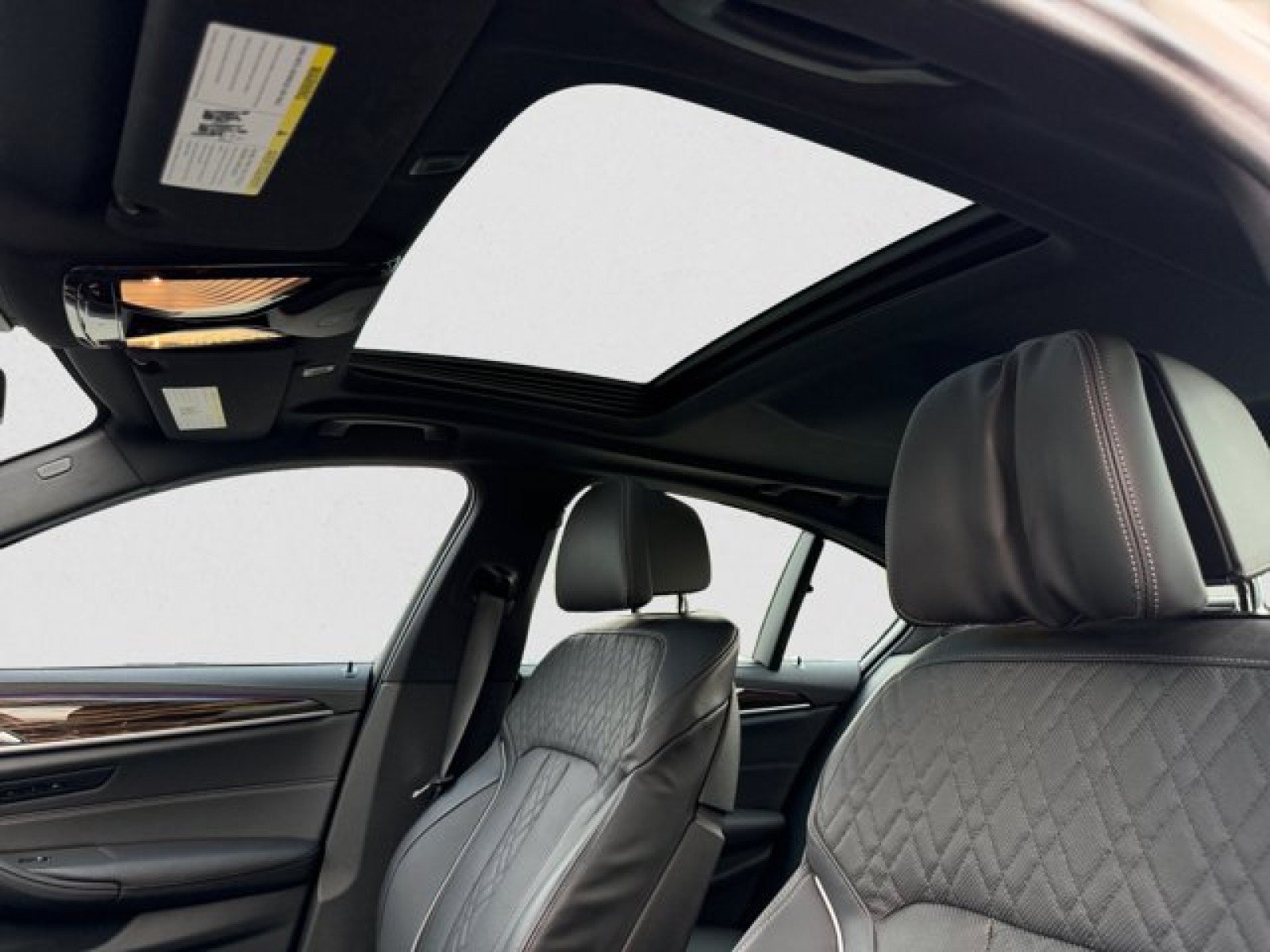 Used 2023 BMW M550i xDrive w/ Executive Package AWD/4WD image 12